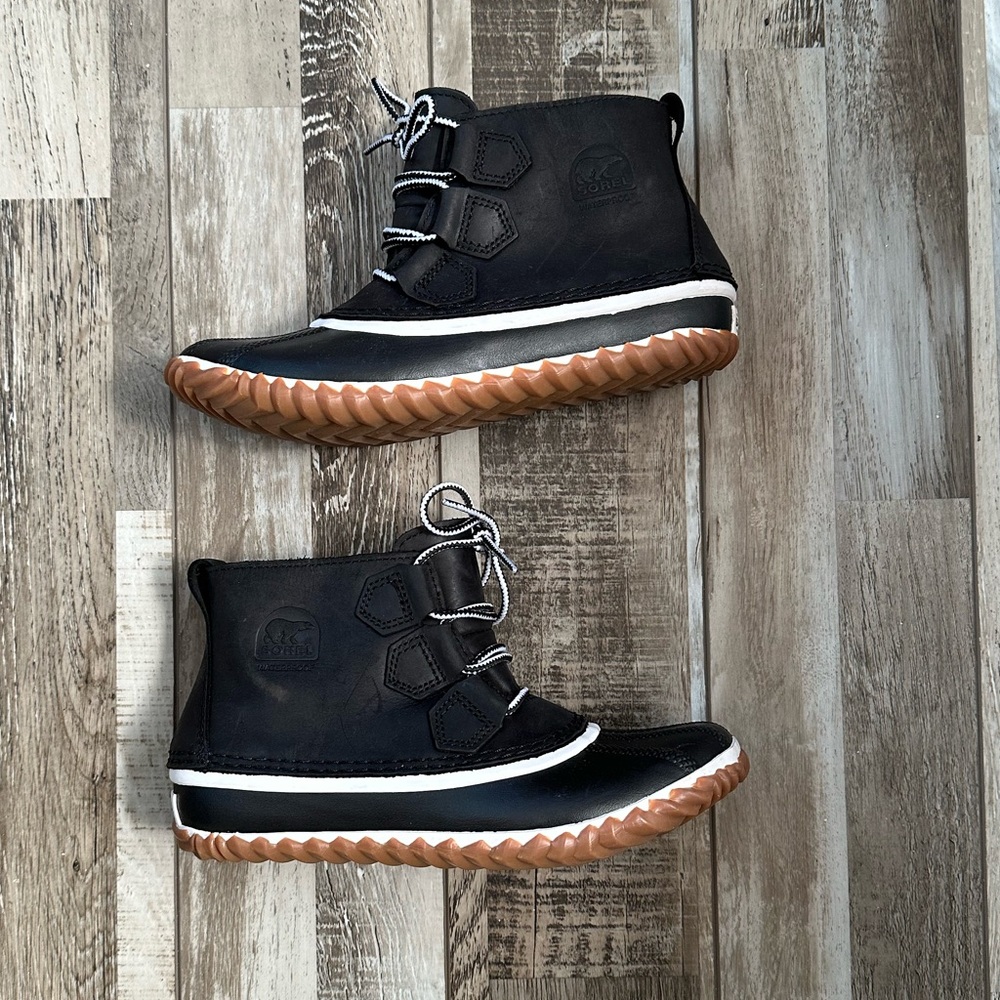 Sorel Out and About boots Size 7